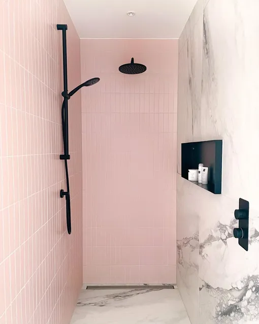 Ванная в конфетно-розовом цвете