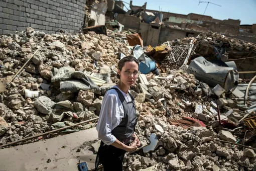 Анджелина Джоли посетила руины иракского города с гуманитарной миссией