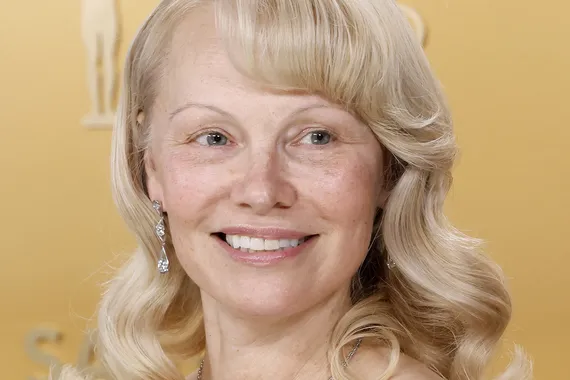 Как Памела Андерсон ухаживает за своей кожей, чтобы обходиться без макияжа