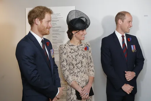 Принц Уильям, Кейт и принц Гарри организуют вечеринку в Букингемском дворце
