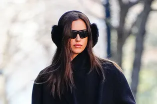 С чем носить черные легинсы весной-2023 — знает Ирина Шейк