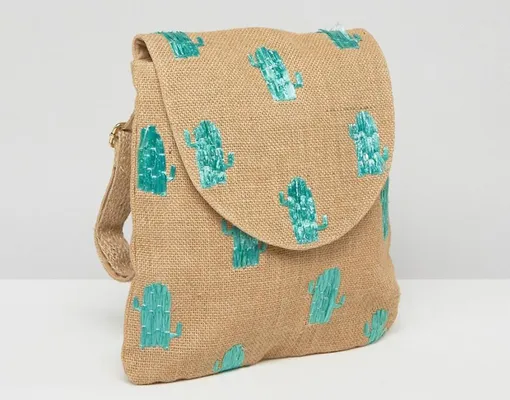 Плетеный рюкзак с вышивкой пайетками в виде кактусов, Asos, 1219 руб. (с учетом скидки)