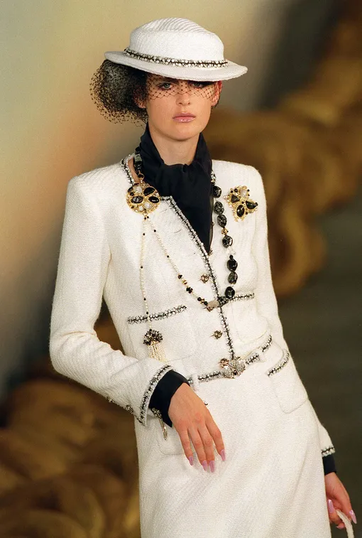 Твидовая одежда, 2001 год