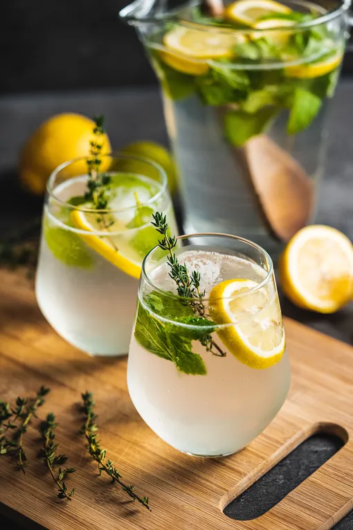 4 рецепта низкокалорийных лимонадов, которые спасут вас от жары
