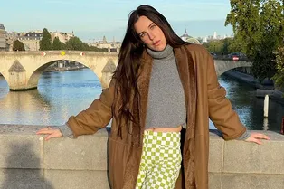 Хорошо, что волосы у Скаут длинные! Средняя дочь Деми Мур и Брюса Уиллиса полностью обнажилась в клипе