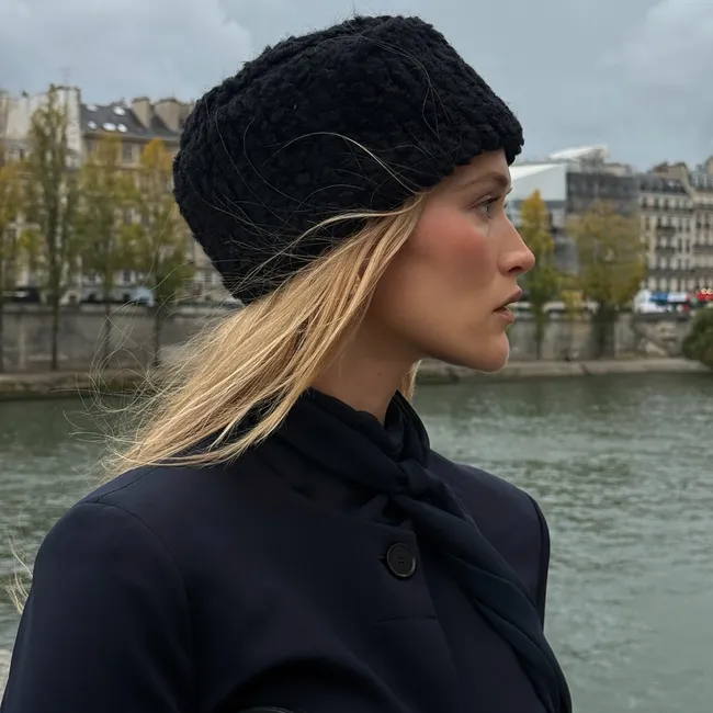 5 приемов, которые помогут сохранить укладку в сезон головных уборов