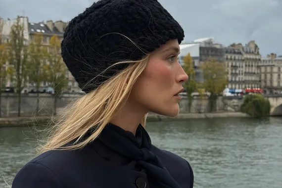 5 приемов, которые помогут сохранить укладку в сезон головных уборов