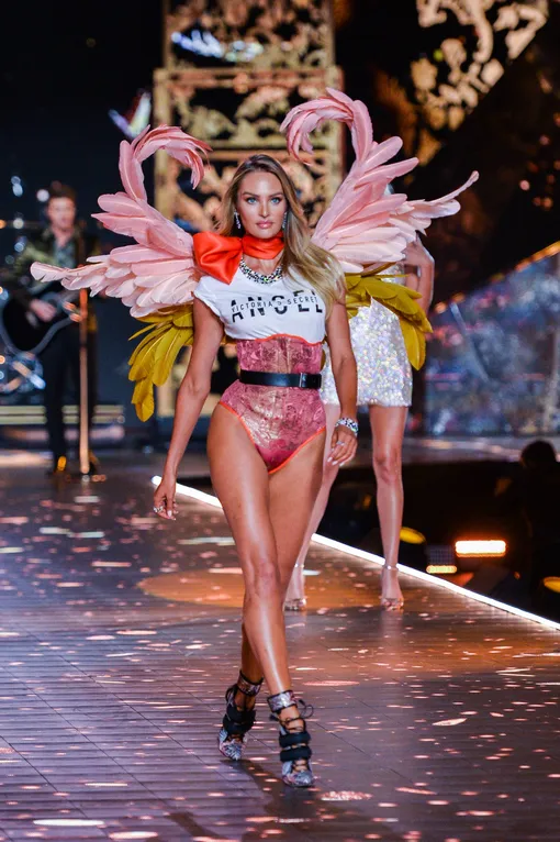 Кэндис Свейнпол на последнем показе Victoria's Secret в 2018-м
