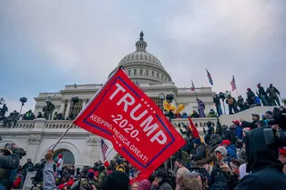 Сторонники Дональда Трампа устроили митинги по всей стране и попытались захватить Капитолий — есть погибшие Сторонники Дональда Трампа устроили митинги по всей стране и попытались захватить Капитолий — есть погибшие