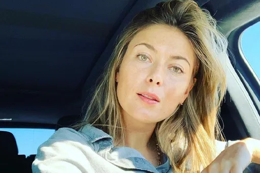 Мария Шарапова в топе и брюках Celine сходила в арт-галерею в Лос-Анджелесе Мария Шарапова в топе и брюках Celine сходила в арт-галерею в Лос-Анджелесе