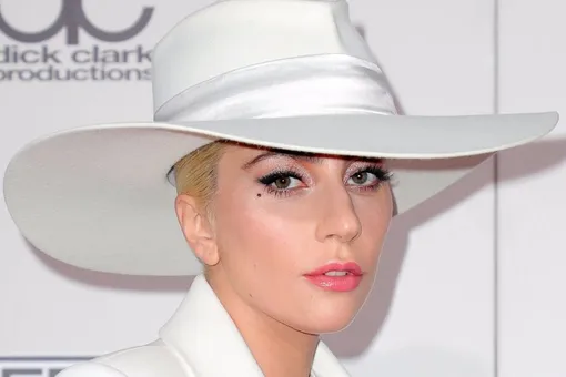 «Невыносимая боль»: Леди Гага госпитализирована по неизвестным причинам