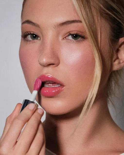 блеск для губ с эффектом жидкого стекла