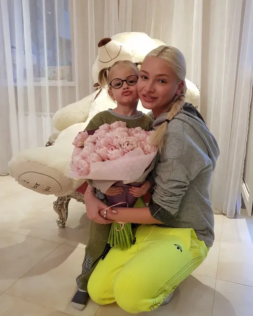 Алена Шишкова с дочерью Алисой Алена Шишкова с дочерью Алисой