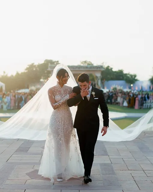 Подвенечный наряд Приянки Чопры пополнил список самых дорогих свадебных платье в мире