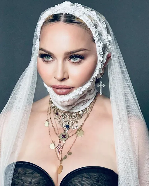 Мадонна в образе невесты