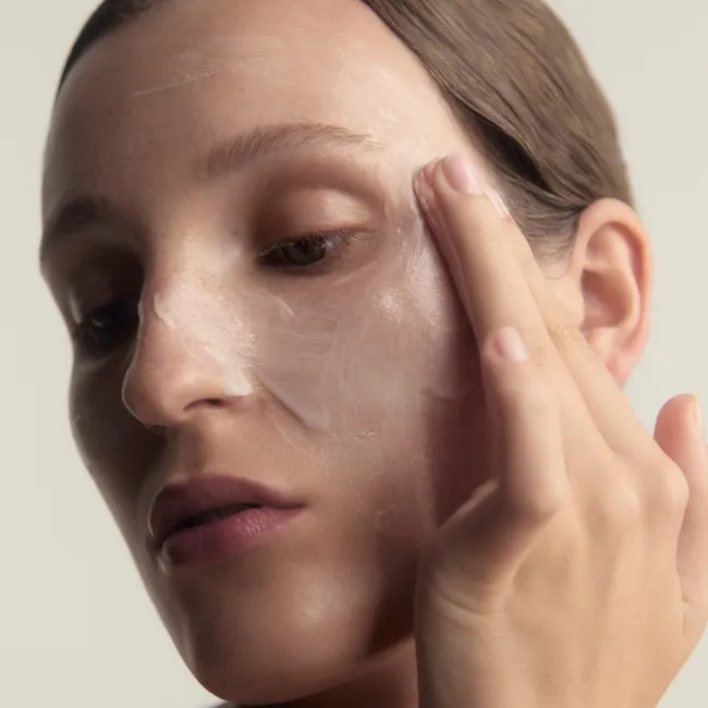 Как восстановить кожный барьер в холодный сезон и поддерживать его — рассказывают эксперты