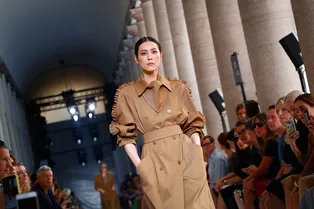 Иконические пальто, античные платья и идеальные костюмы: 22 лука Max Mara Иконические пальто, античные платья и идеальные костюмы: 22 лука Max Mara
