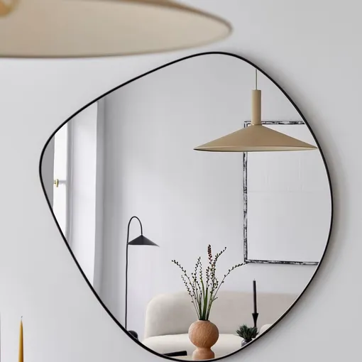 Зеркало ассиметричной формы с контрастной отделкой