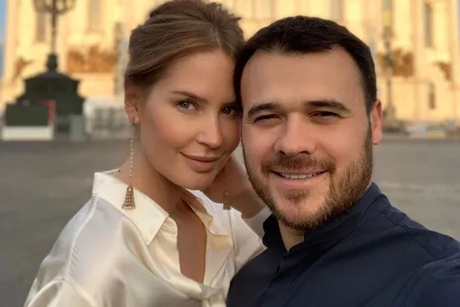«Любовь в воздухе»: Эмин Агаларов и его жена сделали селфи в центре Москвы