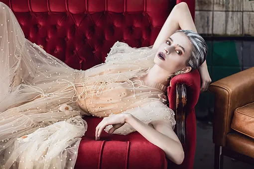 На модели: платье Alena Akhmadullina. На модели: платье Alena Akhmadullina.