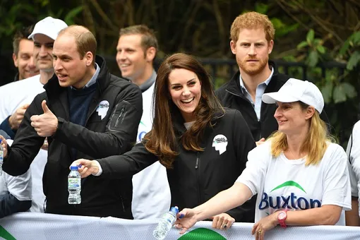 Принц Уильям, Кейт Миддлтон и принц Гарри на марафоне в Лондоне