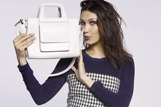 Хотим такие же! Белла Хадид показала новые сумки Max Mara в рекламной кампании