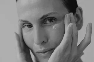 10 лучших кремов для кожи вокруг глаз, которые действительно работают