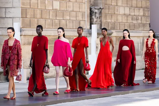 Как выглядят самые модные платья следующей весны по версии Valentino