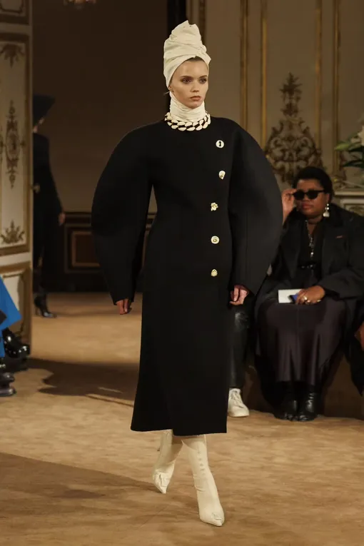 Показ Schiaparelli Показ Schiaparelli