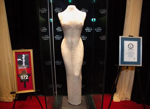 «Голое» платье Мэрилин Монро на аукционе