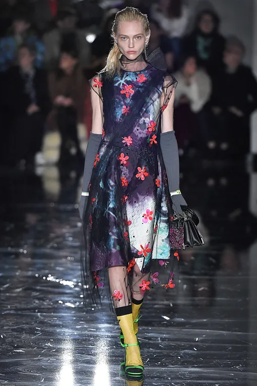 Саша Пивоварова на показе Prada, весна 2018 Саша Пивоварова на показе Prada, весна 2018