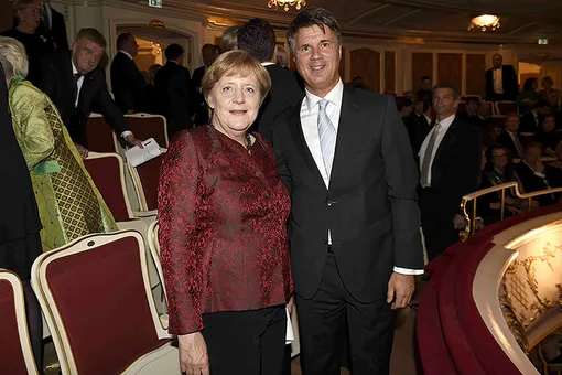 Ангела Меркель и Харольд Крюгер (BMW AG)