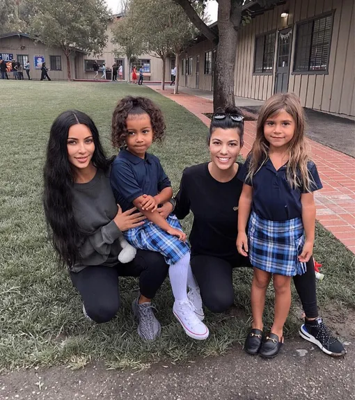 Ким и Кортни Кардашьян с дочерьми Норт и Пенелопой