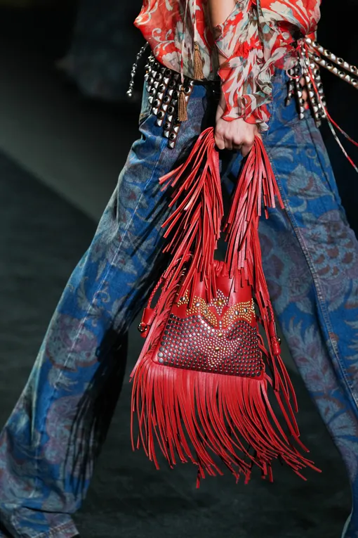 Etro, весна-лето 2026 модная сумка с бахромой