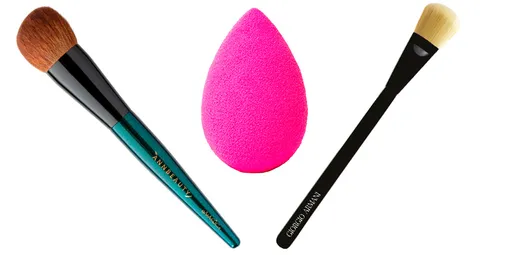 Многофункциональная кисть M1, AnnBeauty Brush; Спонж для макияжа Original Pink, Beautyblender; Кисть для тонального крема Maestro Brush, Giorgio Armani.