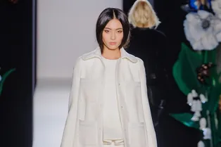 Монохромный наряд в молочных тонах