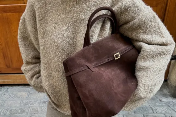 На каникулах вам точно стоит одеться в стиле «ленивая роскошь», и вот 5 идей образов в этой эстетике