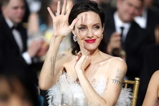 Опустила руки: Анджелина Джоли предложила Брэду Питту мир