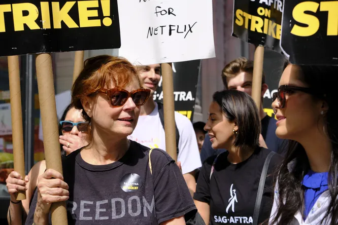 Сьюзан Сарандон на забастовке актеров в Голливуде