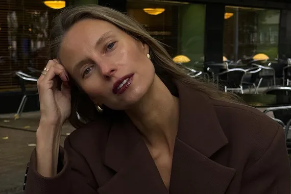 9 мейкап-приемов, которые помогут выглядеть свежее за 5 минут