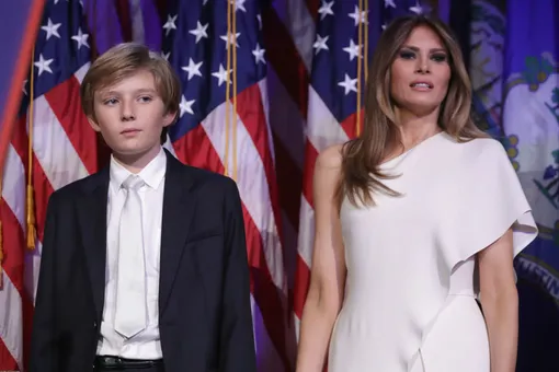 По стопам мамы: 11-летний сын Мелании Трамп стал новой звездой моды