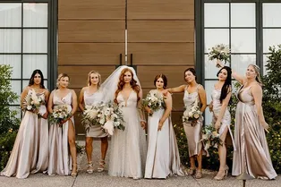 Прически на свадьбу для подружки невесты: 15 стильных вариантов