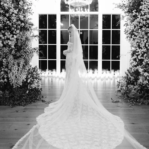 Свадебное платье Хейли Бибер в 2018 году