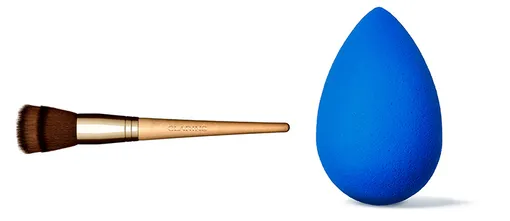 Clarins Multi-use Foundation Brush / Beautyblender Sapphire