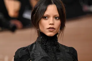 8 бьюти-приемов звезд с красной дорожки «Золотого глобуса», которые точно стоит взять на заметку