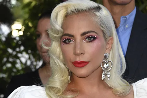Леди Гага в образе Белоснежки показалась на вечеринке в Беверли-Хиллз