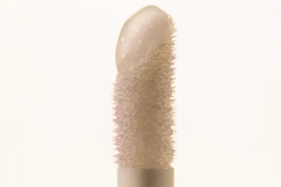 Против сухости и трещин: 17 масок для губ, которые помогут любой помаде ложиться идеально