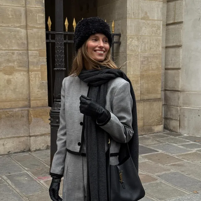 4 шага, которые помогут сохранить объем волос даже под теплой шапкой