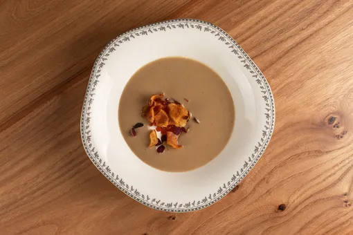 Рецепт крем-супа из грибов со сливками из ресторана Champ Bistro