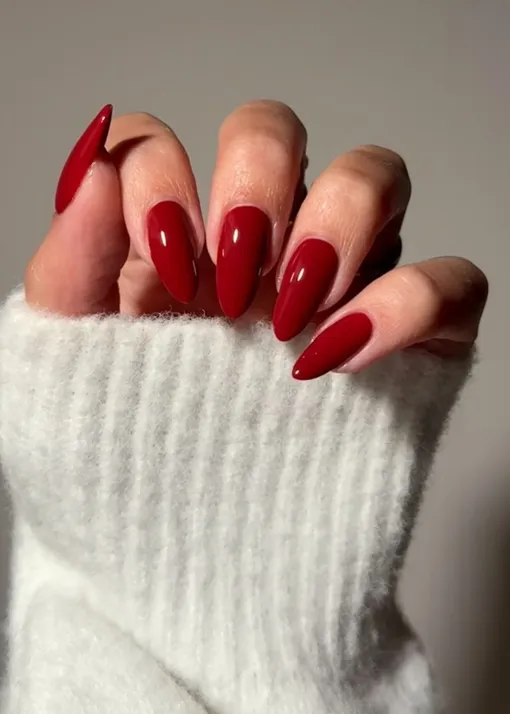 Бордовый маникюр на зиму Бордовый маникюр на зиму